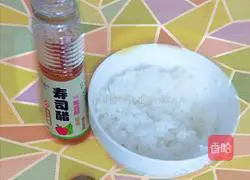 Illustration of how to make super simple three-piece sushi rolls 1