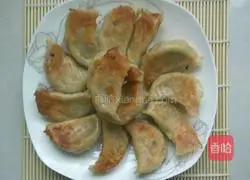 Illustration of how to make fried dumplings (electric pancake version) 6