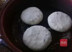 Illustration of how to make green pepper and eggplant sausage cake 10