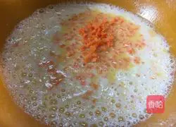 Illustration of how to make Tibetan tea carrot and egg pancakes 8