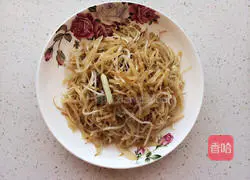 Illustration of how to make fried bean sprouts and stuffed cakes 6