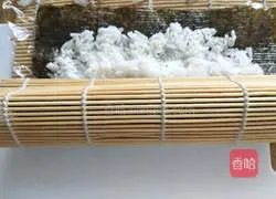 Illustration of how to make caviar sushi 4