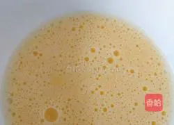 Illustration of how to make banana walnut milk waffles 8