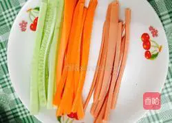 Illustration of how to make spicy ham and floss sushi 2