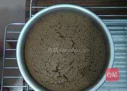 Illustration of making non-defoamed cocoa sponge cake 12
