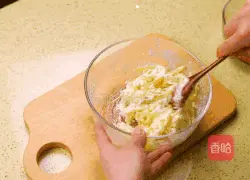 Illustration of how to make Korean potato pancakes 9