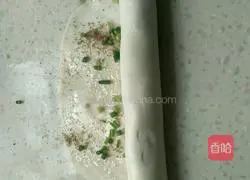 Illustration of how to make salt and pepper scallion pancakes 3