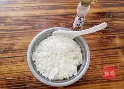 Illustration of how to make sushi rice balls 1