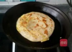 Illustration of how to make egg-filled pancakes 9