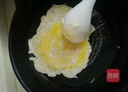 Illustration of how to make lazy egg pancakes 3