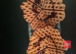 Illustration of how to make rose waffles 8