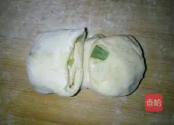 Illustration of how to make chives, chives and scallion pancakes 7