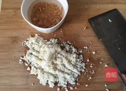 Illustration of how to make three fresh pot stickers 3