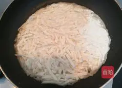 Illustration of how to make egg and lotus root cake 9