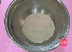 Milk sesame hand-shredded pancake (pan version) recipe 3
