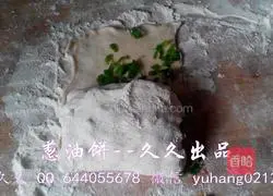 Illustration of how to make scallion pancakes 13