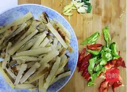 Illustration of how to make vegetarian fried noodles 1