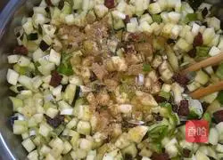 Illustration of how to make green pepper and eggplant sausage cakes 4