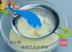 Illustration of how to make banana crepe 6