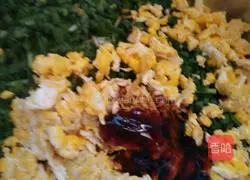 Illustration of how to make leek and egg pancakes 4