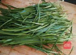 Illustration of how to make leek and egg pancake 2