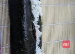 Illustration of how to make vegetable sushi rolled in milk 5