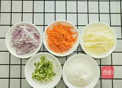 Illustration of how to make three-wire egg pancake 1