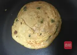 Illustration of how to make spicy scallion pancakes 14