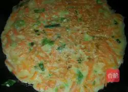 Illustration of how to make carrot, egg and scallion pancake 8