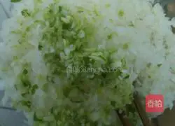 Illustration of how to make pork and onion meatloaf 2