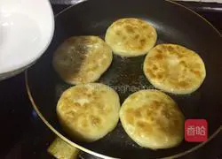 Illustration of how to make vermicelli meat pie 25