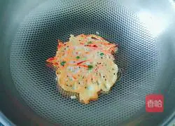 Illustration of how to make carrot and egg pancakes 3