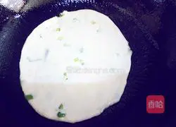 Illustration of how to make egg and green onion cake 16