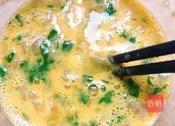 Illustration of how to make shrimp egg pancake 5