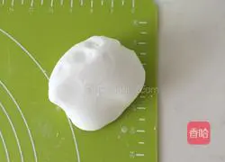 Illustration of how to make snowskin cake 2