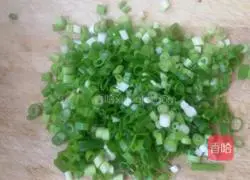 Green onion pancake.Illustration of how to make it 3