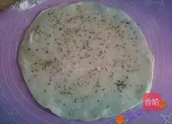 Illustration of how to make green onion pancakes 8