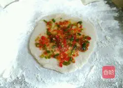 Illustration of how to make chili and scallion pancakes 6