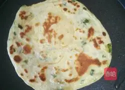 Pepper and Salt Oil Scallion Pancakes Illustration of how to do it 8