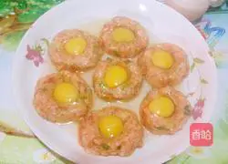 Illustration of how to steam quail eggs with meat patties 3