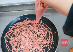 Illustration of how to make a girly lace cake 4