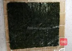 Illustration of how to make meat floss and blood glutinous rice sushi 2