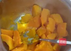 Illustration of how to make love pumpkin cake 8