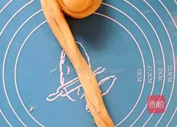 Illustration of how to make hand cake 7