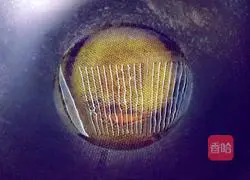 Illustration of making garlic purslane cake 12