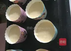 Illustration of how to make cream cupcakes 6