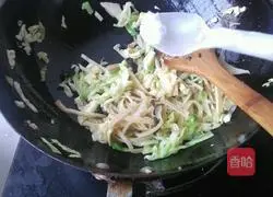 Illustration of home-style fried shredded pancakes 8