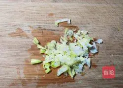 Illustration of how to make burnt cucumber egg pancake 3