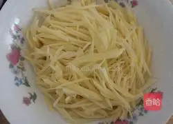 Illustration of how to make egg and potato pancakes 5