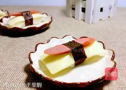 Illustration of how to make sausage cheese sushi 9